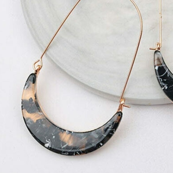 NEW! Lucite Crescent Earrings Tortoise Black Color - Picture 2 of 3